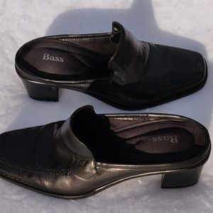 Bass Women's black  leather